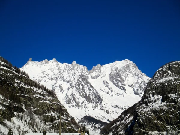 Alpy góry śnieg widokiem na Monte Bianco — Zdjęcie stockowe