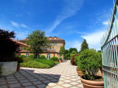 avlu ve bitkiler eski manastır