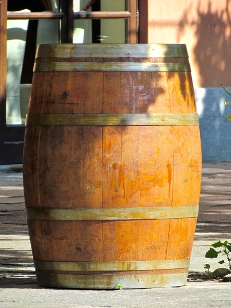 Vecchio barile di vino in legno — Foto Stock