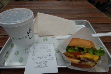 İngiliz Kulübesi Burger ve Kola