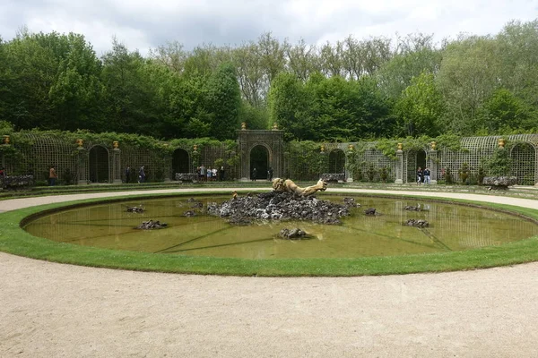 Słynny Pałac Piękne Ogrody Pobliżu Paryża Francja — Zdjęcie stockowe