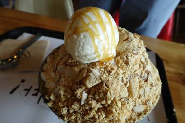 Injeolmi buzlu ve limonlu içecek.