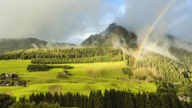 Avusturyalı köyün Dağı'nın eteklerinde sakin bir köşe