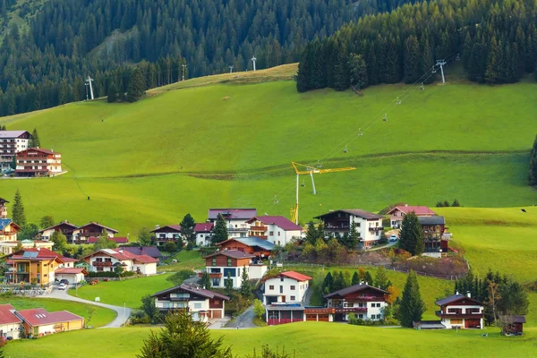 Avusturyalı köyün Dağı'nın eteklerinde sakin bir köşe