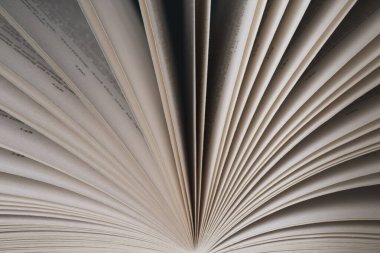 Kitap sayfalarını kapat