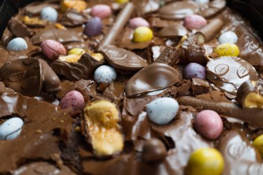 Paskalya Yumurtalı Brownie Pişirmesi