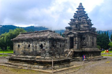 Dieng Tapınağı kompleksindeki Arjuna ve Semar Tapınağı, M.S. 8. yüzyılda Dieng, Endonezya 'da Sanjaya hanedanlığı tarafından kurulmuştur.