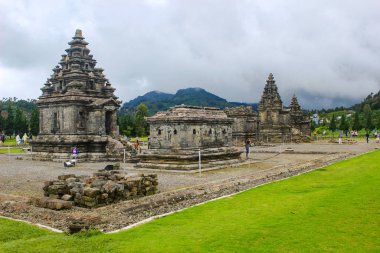 Dieng Tapınağı Kompleksi turizm objesi, M.S. 8. yüzyılda Endonezya 'nın Dieng kentinde Sanjaya hanedanı tarafından kuruldu.