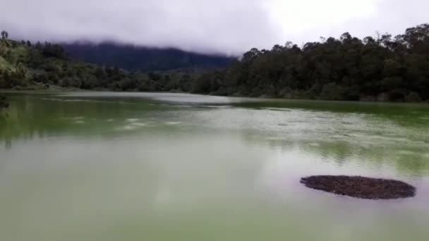 Dieng Endonezya Yeşil Göl Telaga Warna Turizm Nesnesi — Stok video