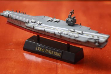 Bu fotoğraf minyatür bir uçak gemisi.