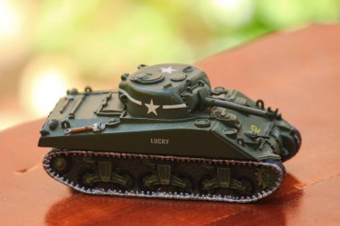 Dekorasyon ve oyunlar için minyatür savaş tankları 