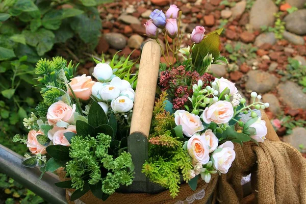 Romantické Čerstvé Květiny Květináči Pro Domácí Dekoraci Svatby Snoubenci — Stock fotografie