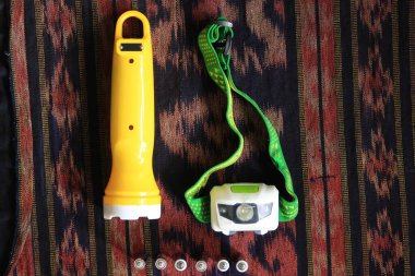 Açık hava macera malzemeleri el feneri, far, pil, eğlenceli maceralar için..
