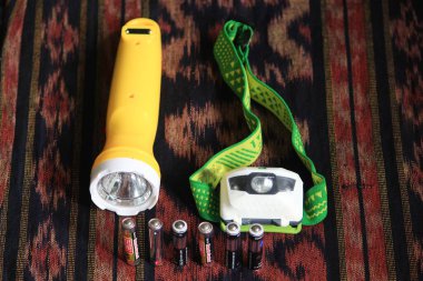 Açık hava macera malzemeleri el feneri, far, pil, eğlenceli maceralar için..