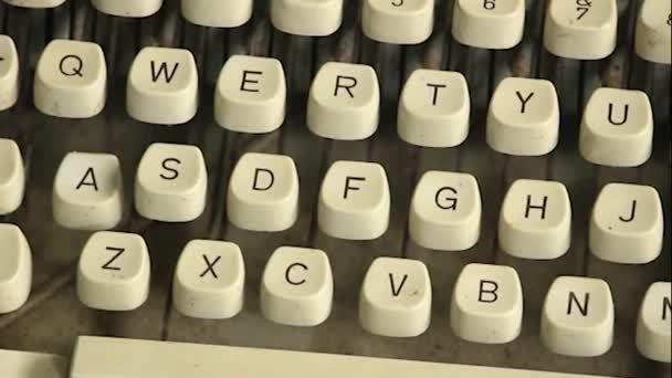 Qwerty Nyckel Bokstäver Siffror Och Symboler Skrivmaskiner — Stockvideo