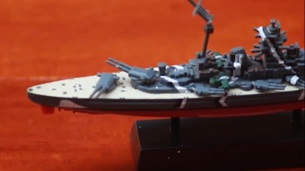 战列舰微型俾斯麦号作为装饰和礼物 这艘船是二战的传奇人物 — 图库视频影像