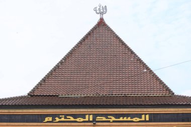 Güzel ve sanatsal Al Muhtaram camii mimarisi. Pekalongan, Kajen şehrinde yer almaktadır..
