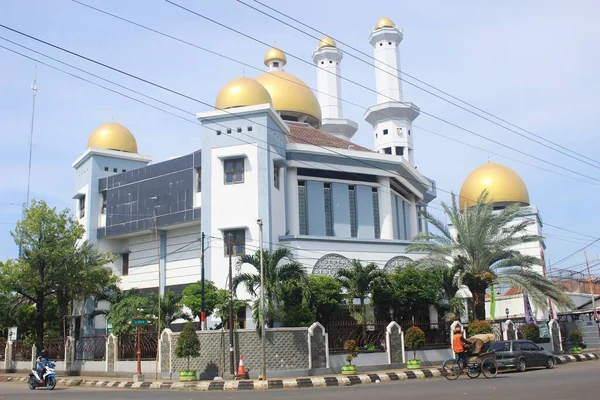 Minarette Der Moschee Und Kuppelbauten Mit Charakteristischen Künstlerischen Gebäuden — Stockfoto