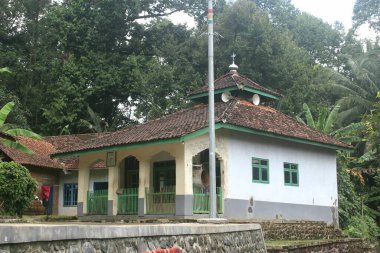 Köyde güzel ve sanatsal cami mimarisi.