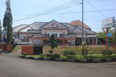 Pekalongan 'ın güzel bir postane kültür mirası binası klasik mimari tasarıma sahip, Pekalongan City, Central Java Eyaleti, Endonezya.