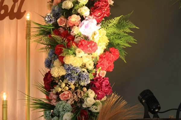 Romántica Decoración Interior Con Flores Frescas Para Bodas Novios Ceremonias — Foto de Stock