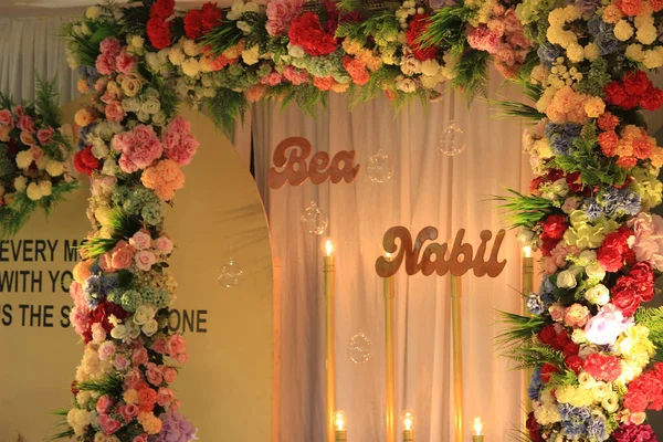 Romántica Decoración Interior Con Flores Frescas Para Bodas Novios Ceremonias — Foto de Stock