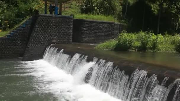 Eau Rivière Coule Dans Ancien Barrage Eau Pour Irrigation Des — Video