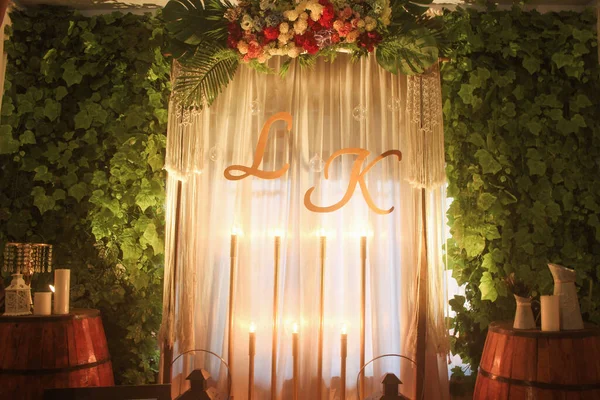 Romántica Decoración Interior Con Flores Frescas Tema Rústico Para Bodas — Foto de Stock