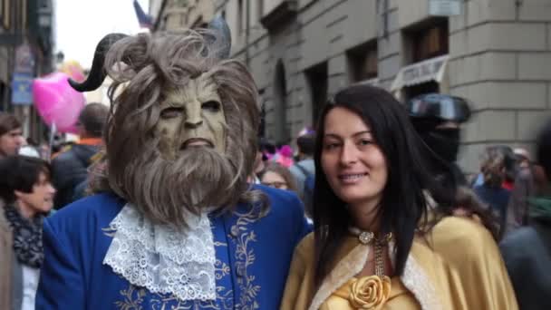 Lucca Itálie Listopadu 2017 Dva Kostýmy Převlečené Krásku Bestii Lucca — Stock video