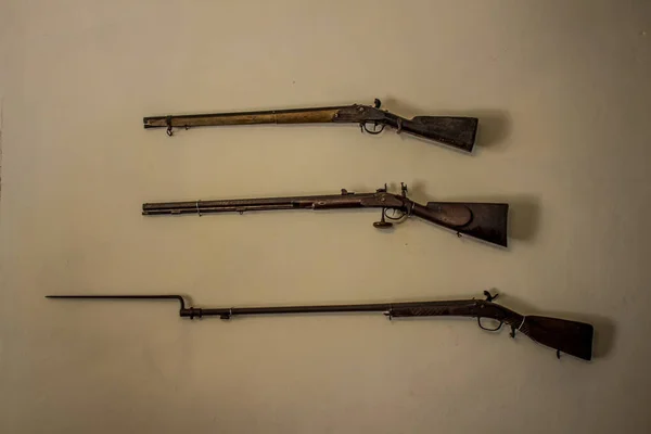 Trois Vieux Fusils Suspendus Mur — Photo