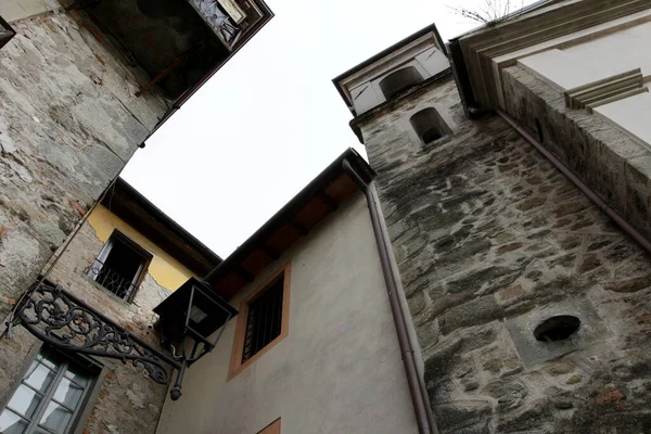Kącik Starego Miasta Castelnuovo Garfagnana Dzwonnicą Kościoła Madonna Del Ponte — Zdjęcie stockowe
