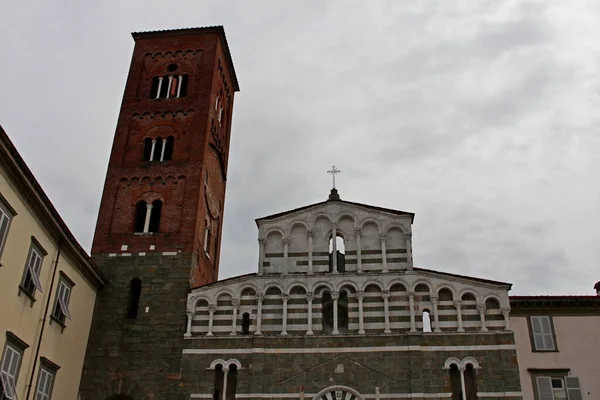 Lucca, San Pietro Somaldi Kilisesi 'nin dış cephesi.