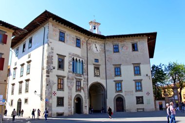 Pisa, Tuscany, İtalya - 16 Mayıs 2019: Palazzo dell 'Orologio da Piazza dei Cavalieri, Pisa' da Palazzo del Bonomo olarak bilinir.