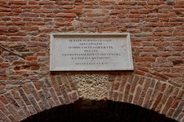 Verona, bu yazı diyor ki: 