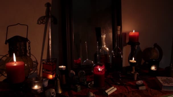Häxaltare Med Ljus Dödskallar Och Esoteriska Föremål Halloween Dekoration — Stockvideo