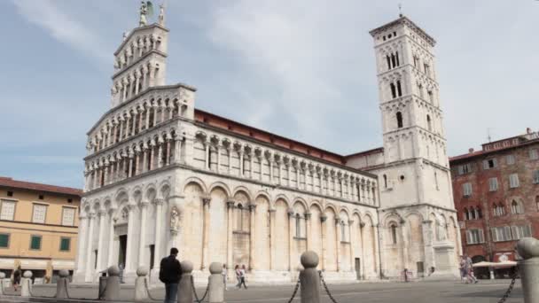 Lucca Toscane Italië September 2019 Toeristen Wandelen Voor Kerk Van — Stockvideo