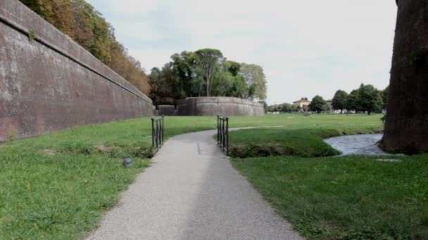 Fora Das Muralhas Cidade Enormes Muralhas Cidade Lucca Toscana — Vídeo de Stock