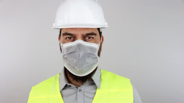 Ingeniero Civil Con Casco Trabajo Máscara Protectora Haciendo Signo Con — Vídeo de stock