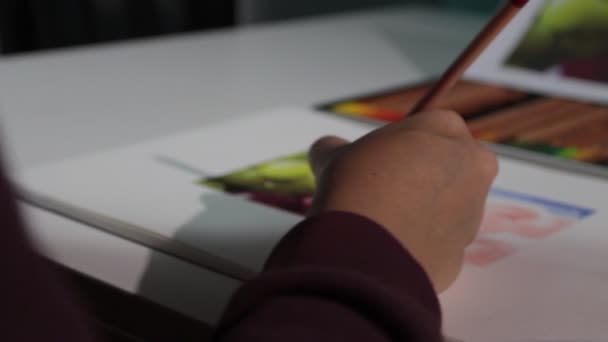 Close Woman Hand While She Drawing Dolly Shot — Stock Video