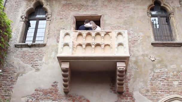 Verona Italy April 2019 Verona Arena Gray Sky Walking Tourists — Video