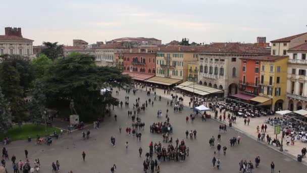 Verona Talya Nisan 2019 Yürüyen Turistlerle Gri Gökyüzü Altında Verona — Stok video