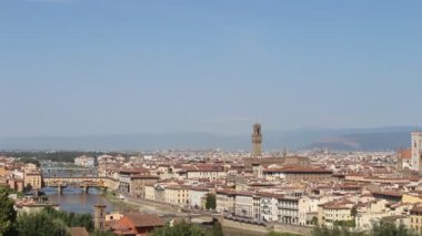 Florence, İtalya - 9 Eylül 2020: Piazzale Michelangelo 'dan Floransa' nın panoramik manzarası.