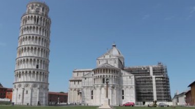 Eğik kule, katedral ve Pisa 'daki Capitoline dişi kurt.