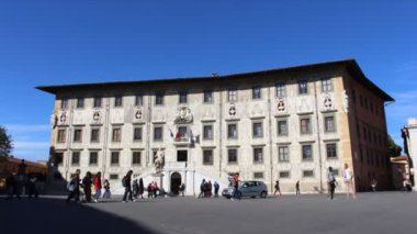 Pisa, Toskana, İtalya - 16 Mayıs 2019: Zaman aşımı Piazza dei Cavalieri ve Palazzo della Carovana