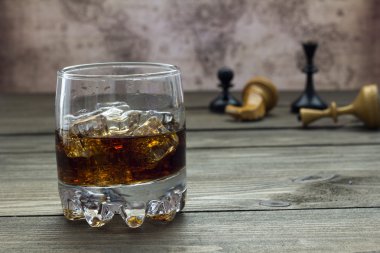viski ve kola, satranç