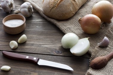 sarımsak, soğan, bıçak, ekmek