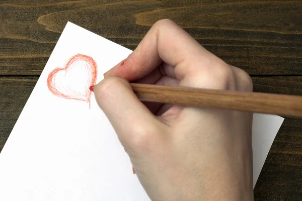 Hand draws a pencil on the paper — Stock Photo, Image