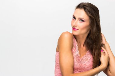 Seksi güzel kadın saçlarını dokunmadan