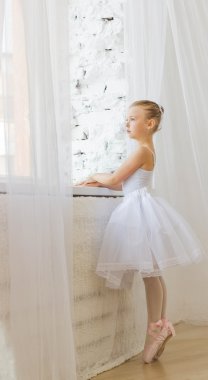 Sevimli küçük balerin. Bale. Güzel kız