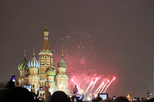 Новогодний фейерверк в Москве, на открытом воздухе — стоковое фото